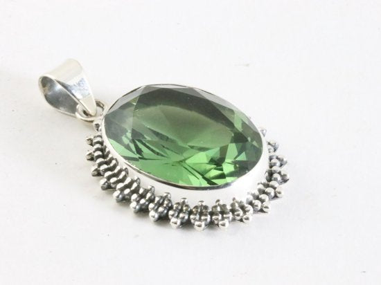 Bewerkte zilveren hanger met groene amethist afbeelding 2