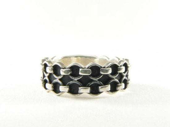 Zilveren ring met schakelpatroon afbeelding 1