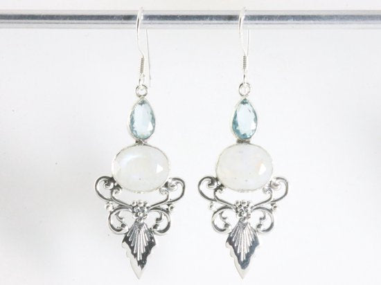 Lange zilveren oorbellen met regenboog maansteen en blauwe topaas afbeelding 4