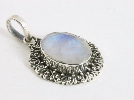 Bewerkte zilveren hanger met regenboog maansteen afbeelding 2