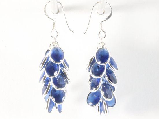 Trosvormige zilveren oorbellen met blauwe saffier afbeelding 2