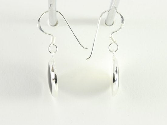 Ronde zilveren oorbellen met onyx afbeelding 2