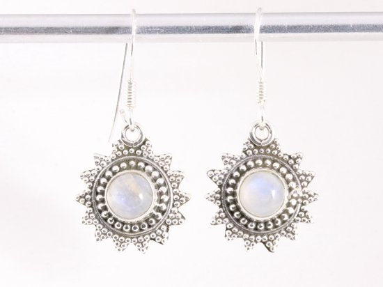 Fijne bewerkte zilveren oorbellen met regenboog maansteen afbeelding 4