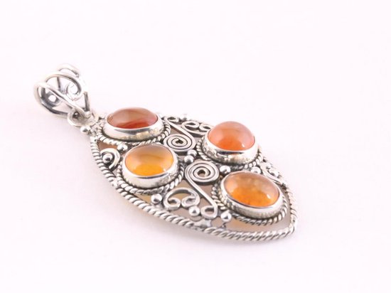 Opengewerkte zilveren hanger met carneool afbeelding 2