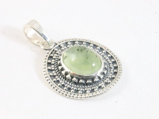Bewerkte ovale zilveren hanger met prehniet afbeelding 2