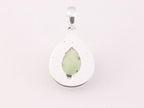 Bewerkte druppelvormige zilveren hanger met prehniet afbeelding 3