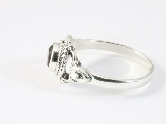 Fijne bewerkte zilveren ring met granaat afbeelding 2