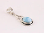 Opengewerkte zilveren hanger met larimar aan ketting afbeelding 2