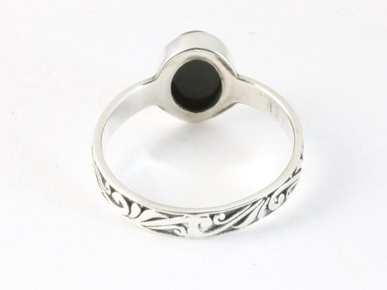 Fijne bewerkte zilveren ring met onyx afbeelding 3