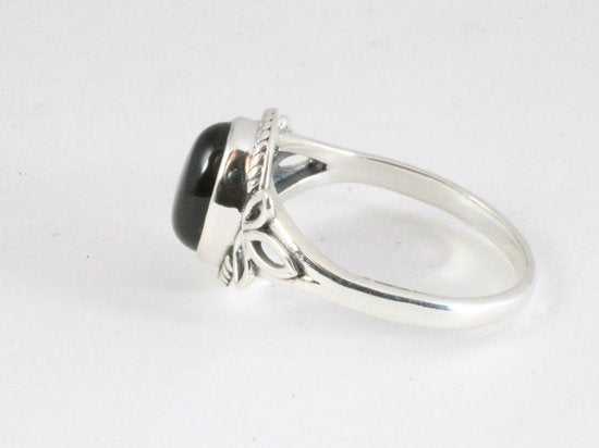 Fijne bewerkte zilveren ring met onyx afbeelding 2