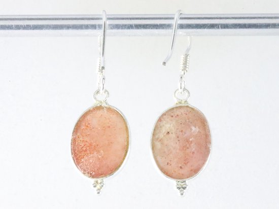 Fijne zilveren oorbellen met rode zonnesteen afbeelding 2