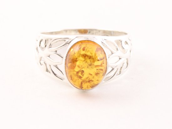 Opengewerkte zilveren ring met amber afbeelding 4