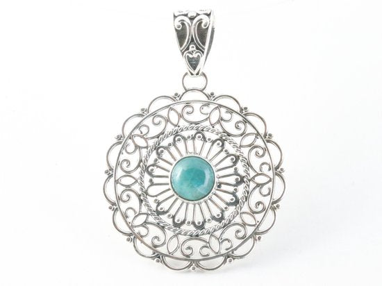 Opengewerkte zilveren hanger met blauwe apatiet afbeelding 1