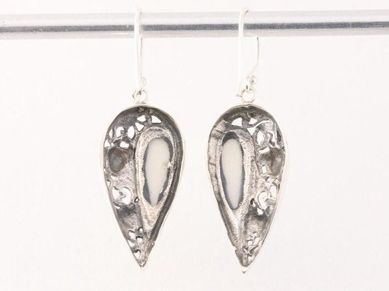 Traditionele bewerkte zilveren oorbellen met parelmoer en schildpadden afbeelding 3