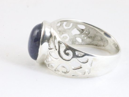 Opengewerkte zilveren ring met sodaliet afbeelding 2
