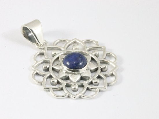 Opengewerkte zilveren hanger met lapis lazuli afbeelding 2