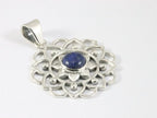 Opengewerkte zilveren hanger met lapis lazuli afbeelding 2
