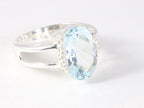 Opengewerkte hoogglans zilveren ring met blauwe topaas afbeelding 1