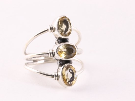 Opengewerkte zilveren ring met 3 citrien stenen afbeelding 1