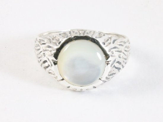 Bewerkte zilveren ring met parelmoer afbeelding 4
