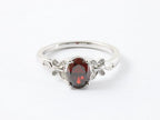 Hoogglans zilveren ring met granaat en witte topaas afbeelding 4