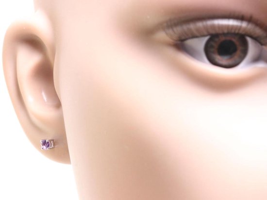 Fijne zilveren oorstekers met amethist afbeelding 3