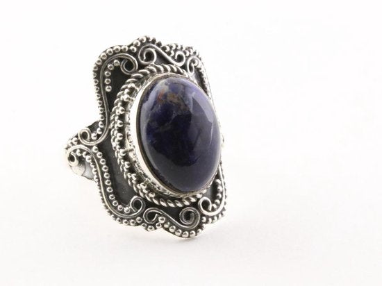 Bewerkte zilveren ring met sodaliet afbeelding 1