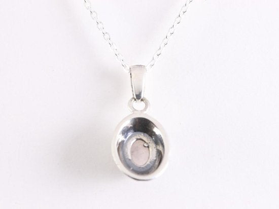 Fijne bewerkte zilveren hanger met rozenkwarts aan ketting afbeelding 3