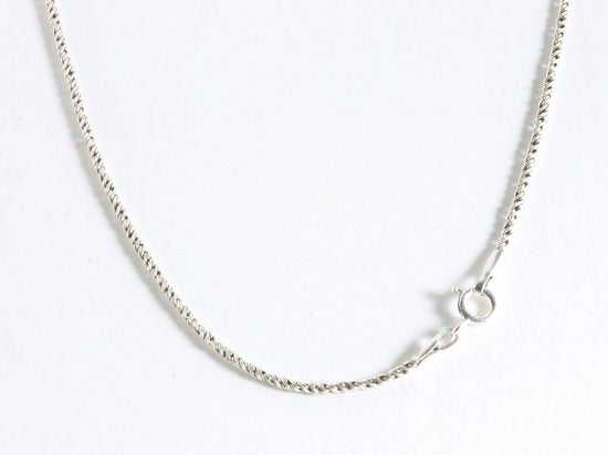 Traditionele zilveren hanger met lotus bloem en groene toermalijn aan ketting afbeelding 5