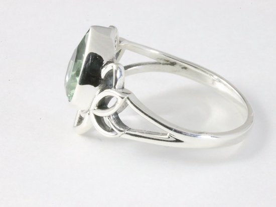 Opengewerkte zilveren lotus bloem ring met groene amethist afbeelding 2