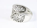 Opengewerkte zilveren ring met bloemen patroon afbeelding 2