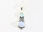 Fijne bewerkte zilveren hanger met blauwe lace agaat en topaas aan ketting afbeelding 4