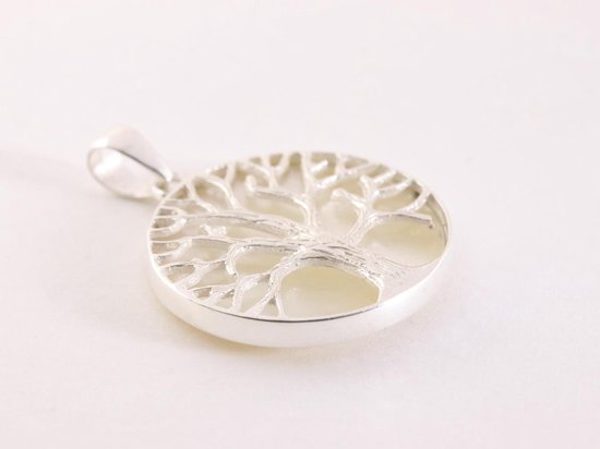 Ronde zilveren hanger met levensboom op parelmoer afbeelding 2