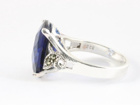 Zilveren ring met blauwe saffier en marcasiet afbeelding 2