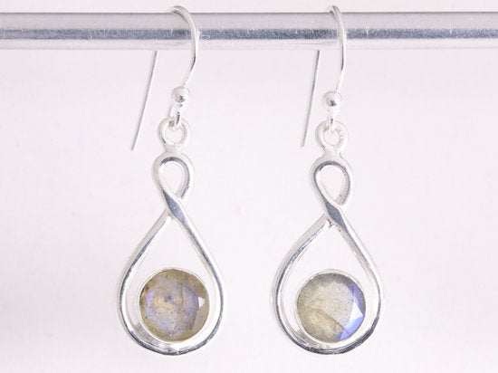 Opengewerkte zilveren oorbellen met labradoriet afbeelding 4