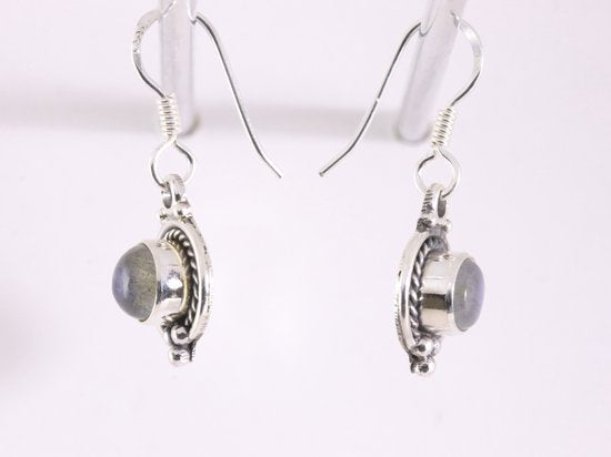 Fijne bewerkte zilveren oorbellen met labradoriet afbeelding 2