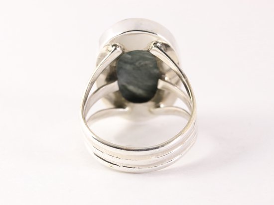 Grote ovale zilveren ring met groene serafiniet afbeelding 3