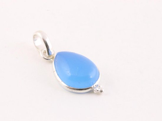 Fijne druppelvormige zilveren hanger met blauwe chalcedoon aan ketting afbeelding 3