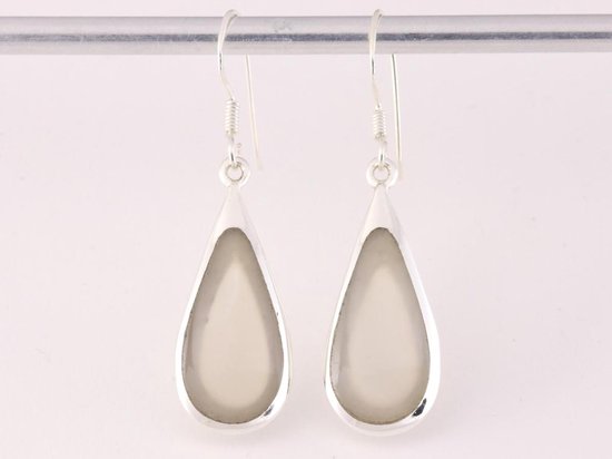 Druppelvormige zilveren oorbellen met witte agaat afbeelding 4