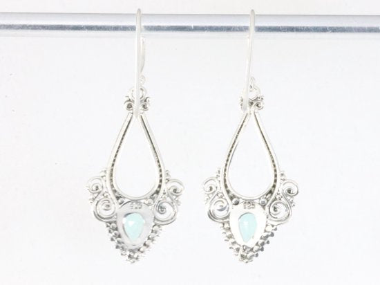 Traditionele bewerkte zilveren oorbellen met groene toermalijn afbeelding 3