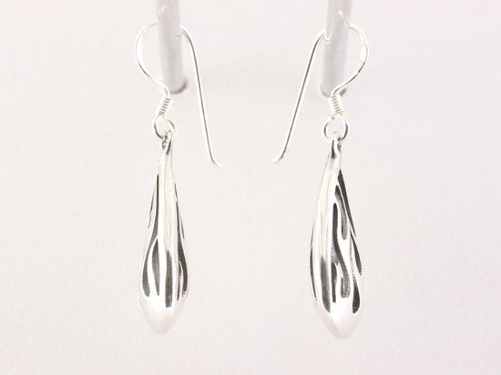 Opengewerkte druppelvormige zilveren oorbellen afbeelding 2