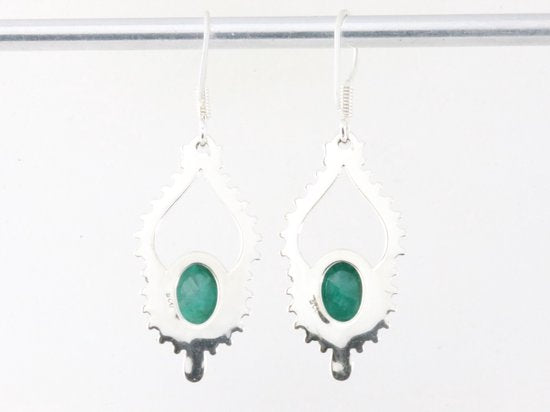 Bewerkte zilveren oorbellen met smaragd afbeelding 3