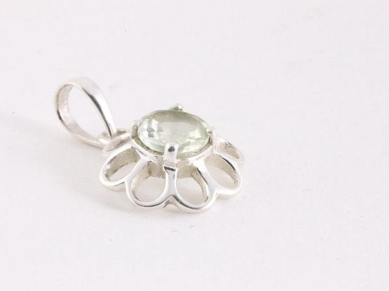 Fijne bloemvormige zilveren hanger met groene amethist aan ketting afbeelding 2