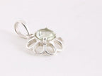 Fijne bloemvormige zilveren hanger met groene amethist aan ketting afbeelding 2