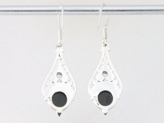 Opengewerkte zilveren oorbellen met onyx afbeelding 2