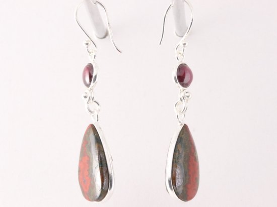 Lange zilveren oorbellen met Afrikaanse rode bloedsteen en granaat afbeelding 2