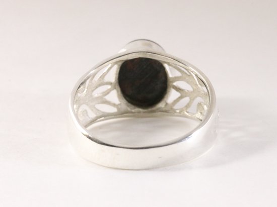 Opengewerkte zilveren ring met rode obsidiaan afbeelding 3