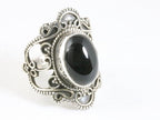 Bewerkte zilveren ring met onyx afbeelding 1