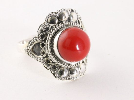 Bewerkte zilveren ring met rode jaspis afbeelding 1