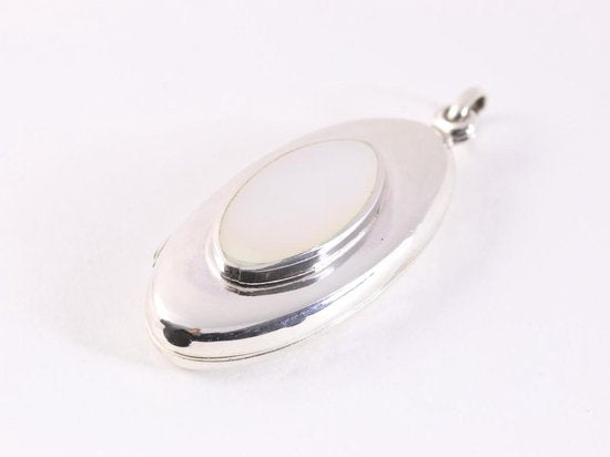 Hoogglans zilveren medaillon met parelmoer afbeelding 2